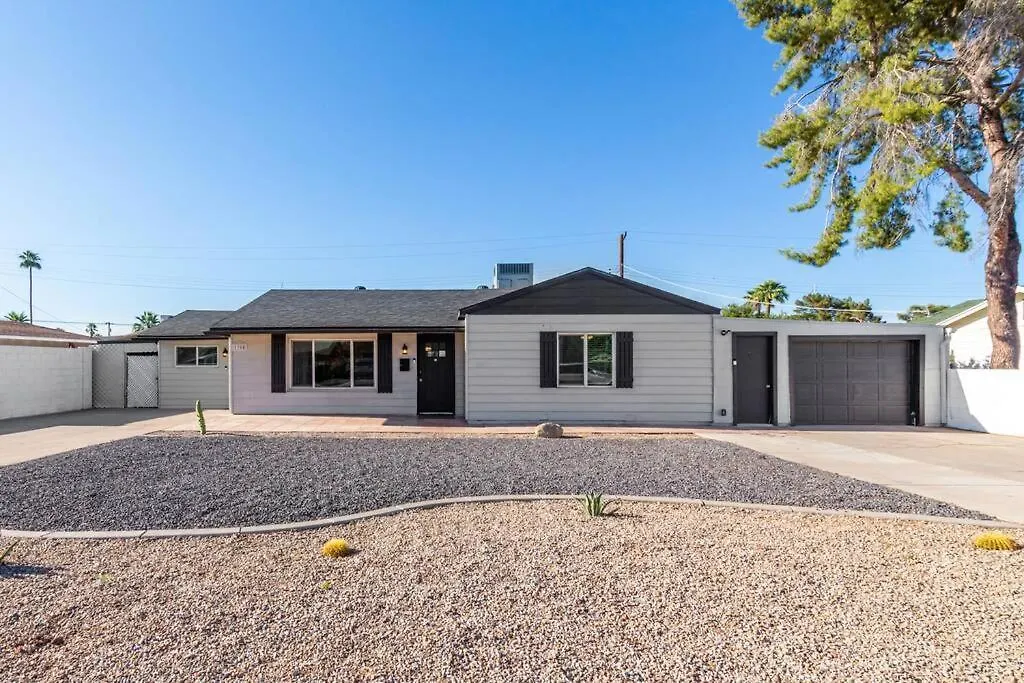 New Midtown Modern Studio With Backyard Phoenix