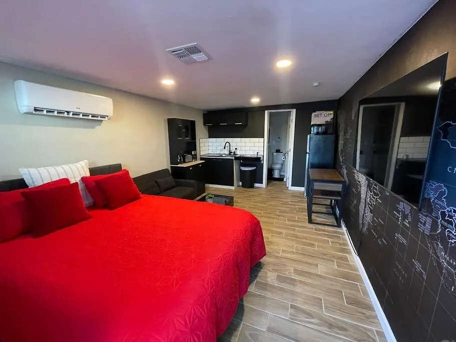 New Midtown Modern Studio With Backyard Phoenix Apartment