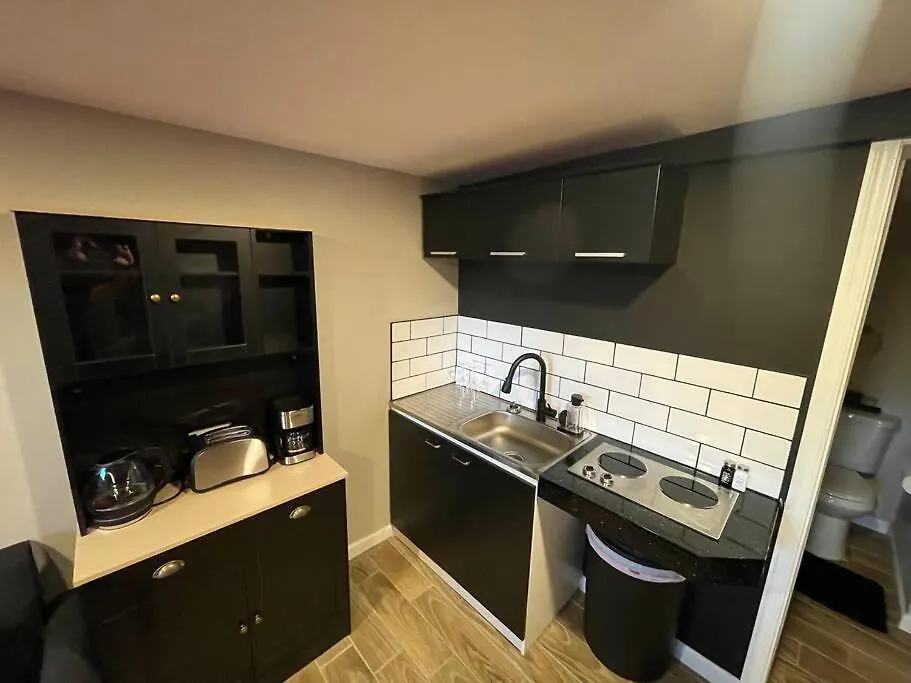 New Midtown Modern Studio With Backyard Phoenix 0*,